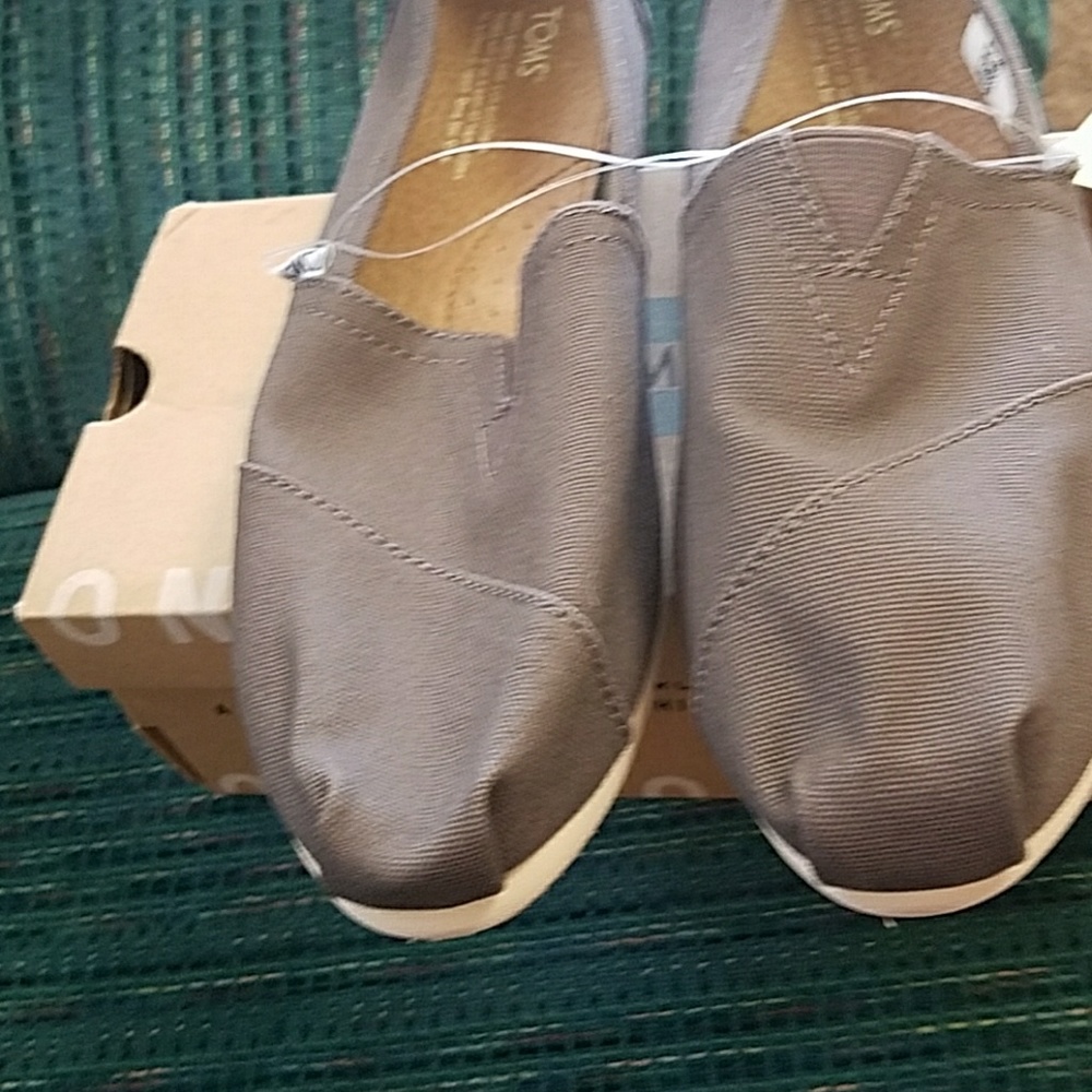 Toms